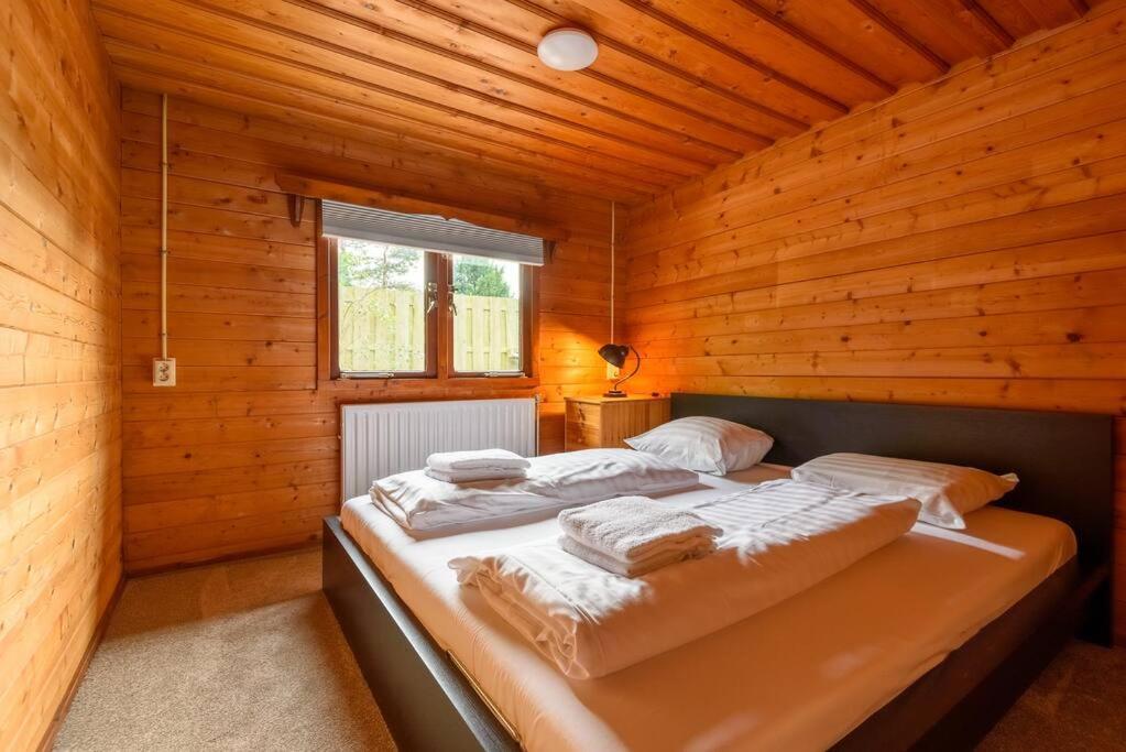 Spacious Wooden Cottage With Infra-Red Sauna At Veluwe พุทเทิน ภายนอก รูปภาพ