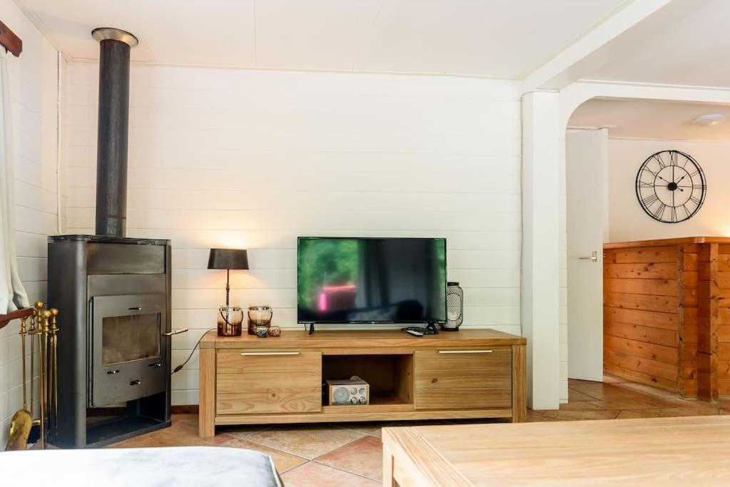 Spacious Wooden Cottage With Infra-Red Sauna At Veluwe พุทเทิน ภายนอก รูปภาพ