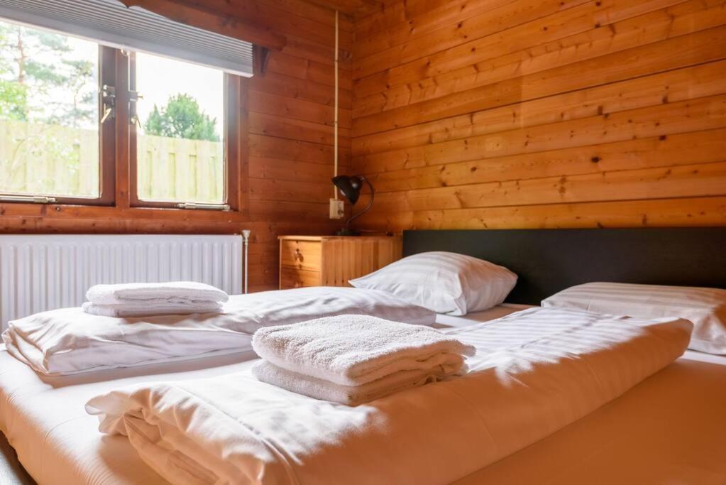 Spacious Wooden Cottage With Infra-Red Sauna At Veluwe พุทเทิน ภายนอก รูปภาพ
